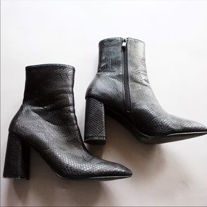 BOOHOO Black Snakeskin Print Ankle Boots